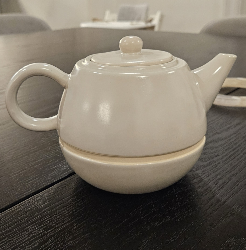 World market tea pot